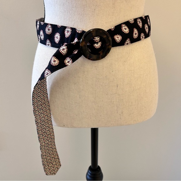 Vera Bradley Black and White Paisley Reversible Belt with Tortoise Buckle - Picture 2 of 7
